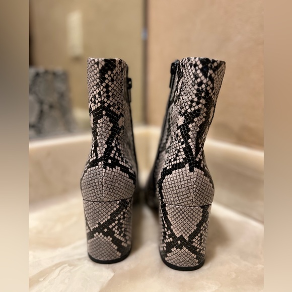 NEW AQUA Womens Beige Snake Print Padded Marlo Pointed Toe Block Heel Boot sz 7 - Picture 4 of 9